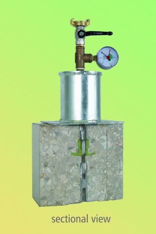 Figure 2: Set-up with terminal for the pressure-water test