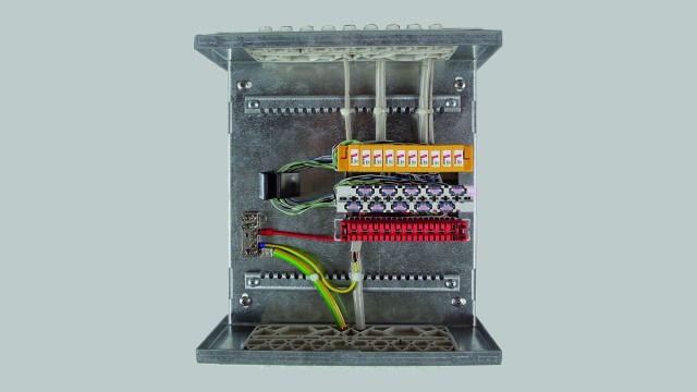 DEHN enclosures for equipotential bonding (DPG) are lockable metal enclosures for installation of wiring and protection components. Available in four different sizes, the lightning current carrying enclosures provide terminals that allow to integrate surge arresters and shields into the equipotential bonding system.