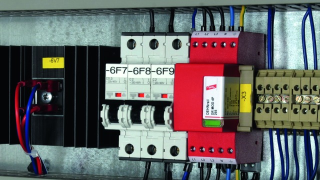 For protecting the power supply circuits of industrial electronics equipment against transients in switchgear cabinets. For installation in conformity with the lightning protection zone concept at the boundaries from 1 – 2 and higher.
