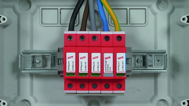 Uniform wiring level from the top thanks to DK 25 feed-through terminal.