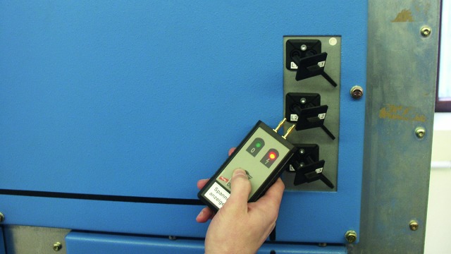 Self-test of a DEHNcap/A voltage indicator