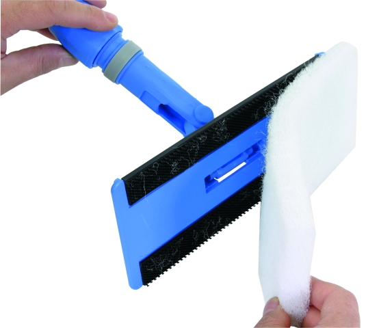 The hook-and-loop fastener allows fast replacement of the cleaning pad.