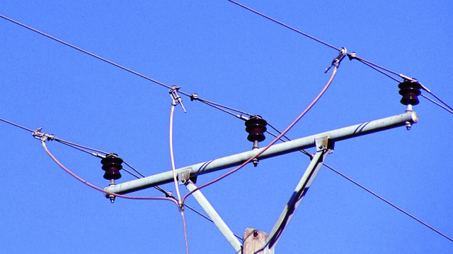Phase screw clamps used on an overhead line