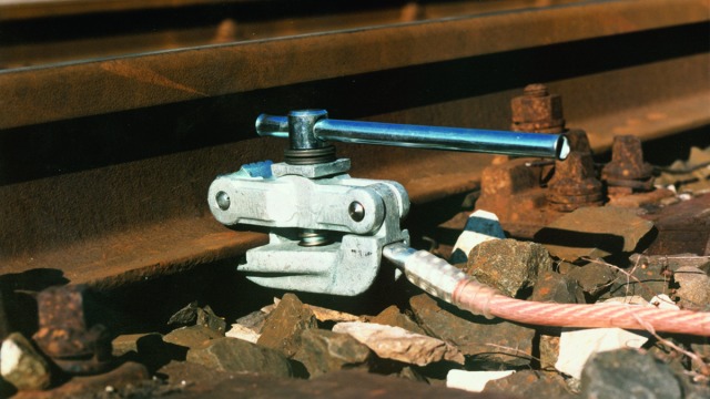 Clamp for railway tracks mounted at the track profile.