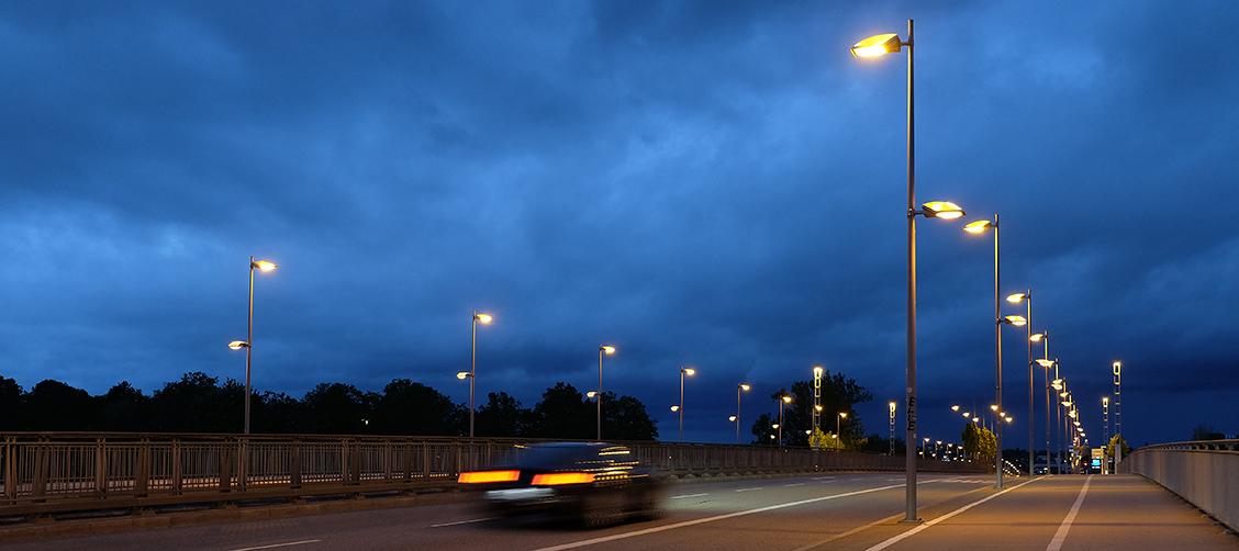 Surge protection concepts for LED street lighting systems